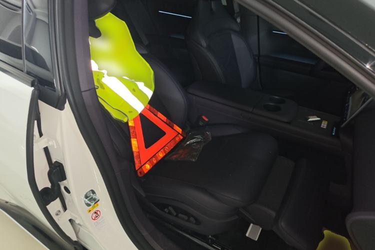 Used Avatr 06 2025 Ultra Pure Electric Edition Right Front Seat