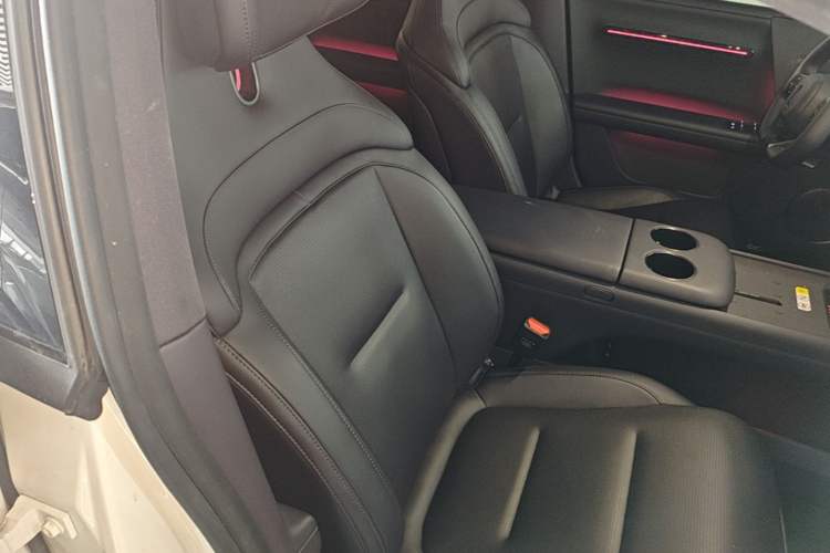 Used Avatr 06 2025 Ultra Pure Electric Edition Right Front Seat