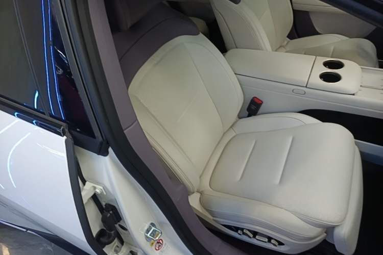 Used Avatr 06 2025 Ultra Pure Electric Edition Right Front Seat