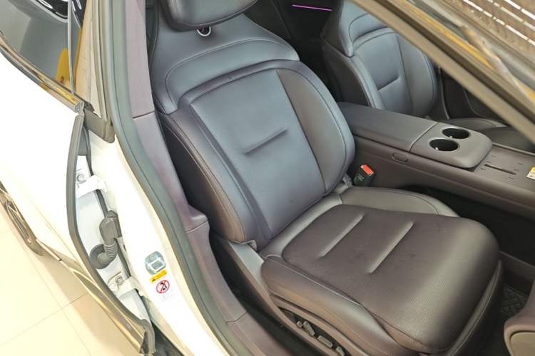 Used Avatr 06 2025 Ultra Pure Electric Edition Right Front Seat