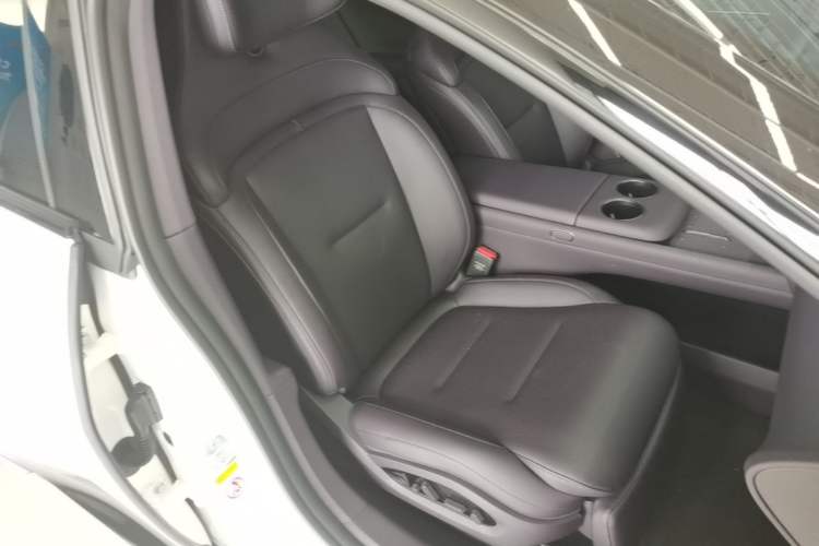 Used Avatr 06 2025 Max Extended-Range Edition Right Front Seat