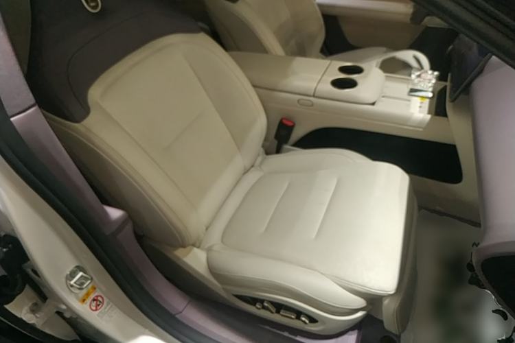 Used Avatr 06 2025 Ultra Pure Electric Edition Right Front Seat