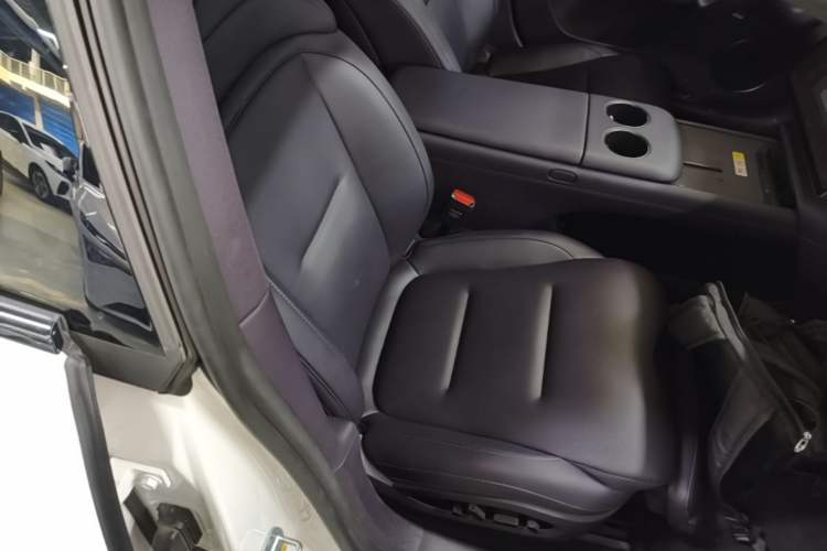 Used Avatr 06 2025 Ultra Pure Electric Edition Right Front Seat