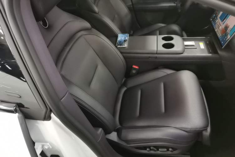 Used Avatr 06 2025 Ultra Pure Electric Edition Right Front Seat