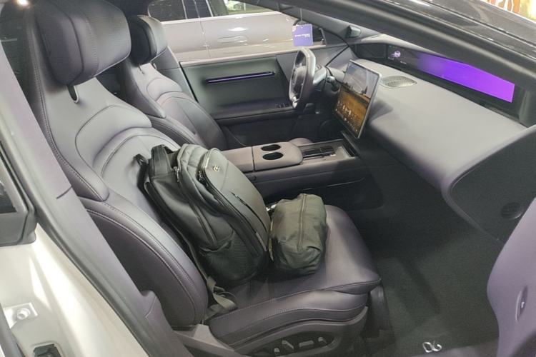 Used Avatr 06 2025 Ultra Pure Electric Edition Right Front Seat