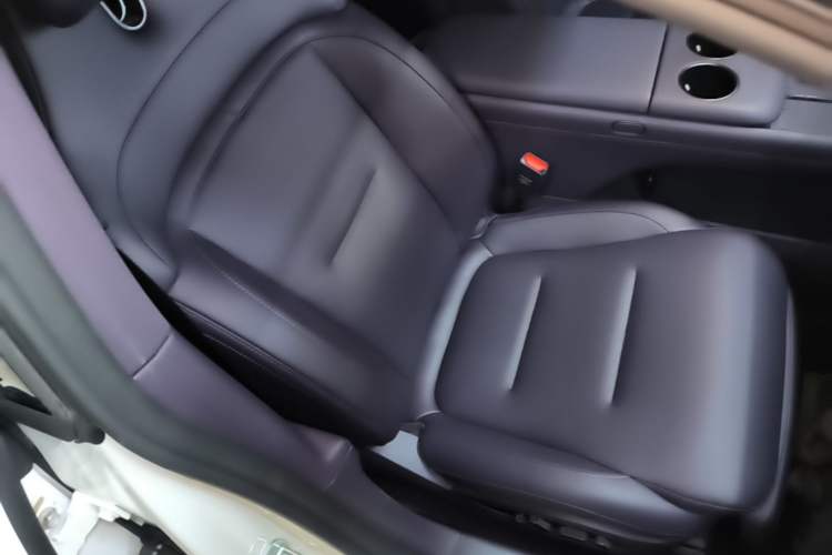 Used Avatr 06 2025 Ultra Pure Electric Edition Right Front Seat