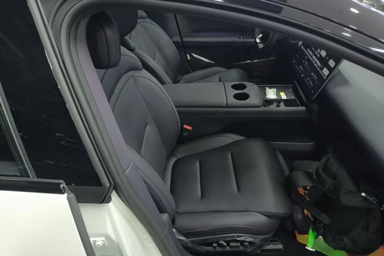 Used Avatr 06  Right Front Seat