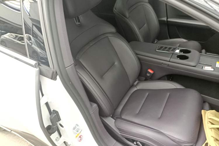 Used Avatr 06 2025 Ultra Pure Electric Edition Right Front Seat