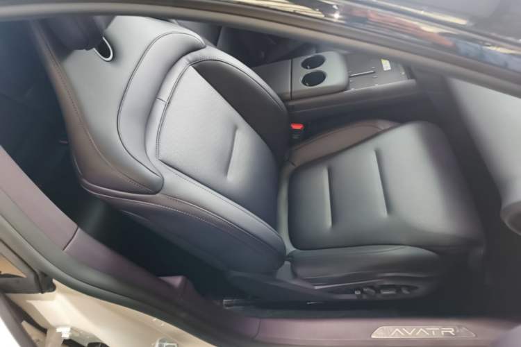 Used Avatr 06 2025 Ultra Pure Electric Edition Right Front Seat