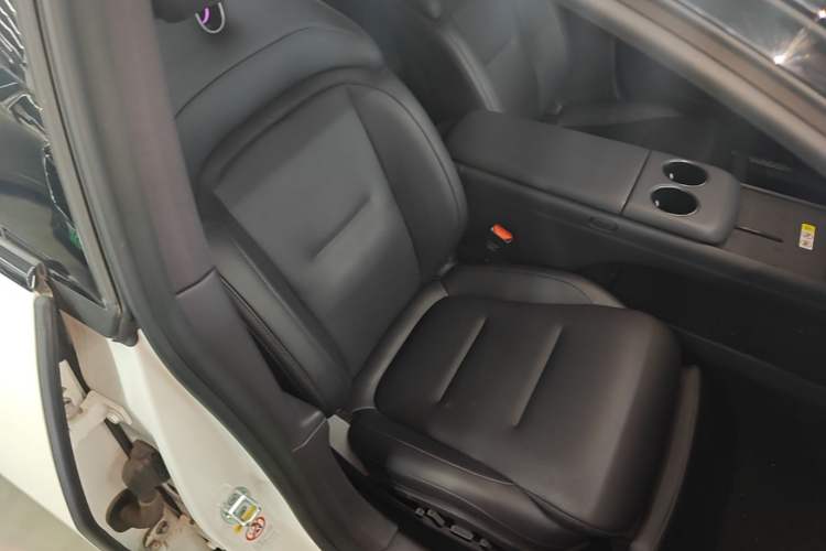Used Avatr 06 2025 Ultra Pure Electric Edition Right Front Seat