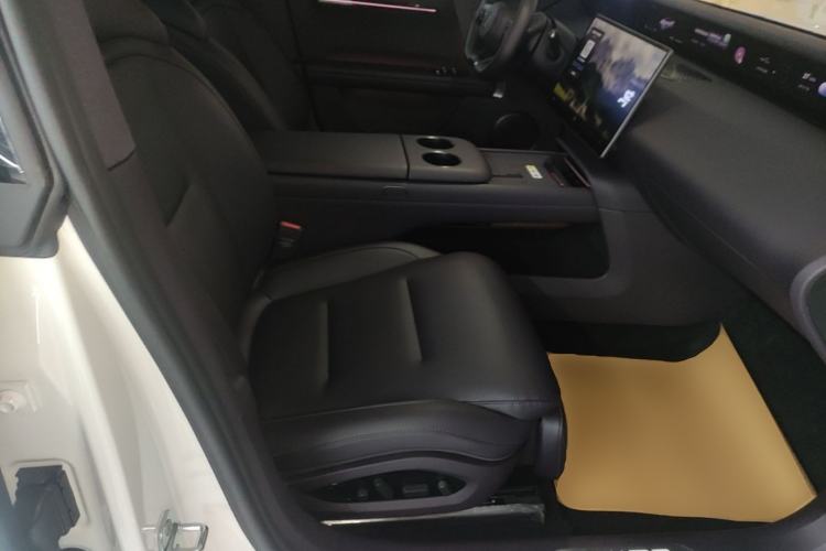 Used Avatr 06 2025 Ultra Pure Electric Edition Right Front Seat