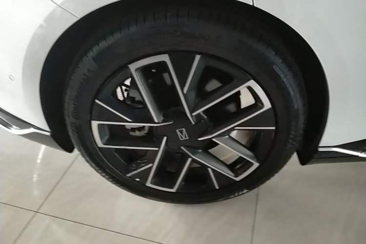 Used Avatr 06 2025 Ultra Pure Electric Edition Right Rear Wheel Hub