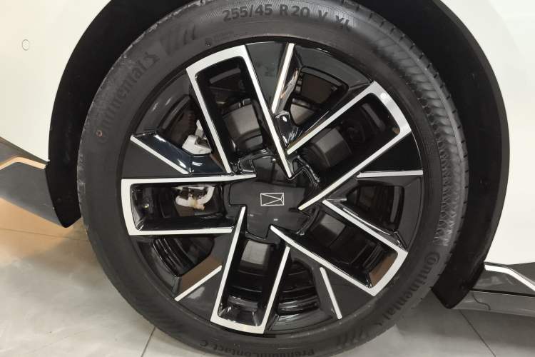 Used Avatr 06 2025 Ultra Pure Electric Edition Right Rear Wheel Hub