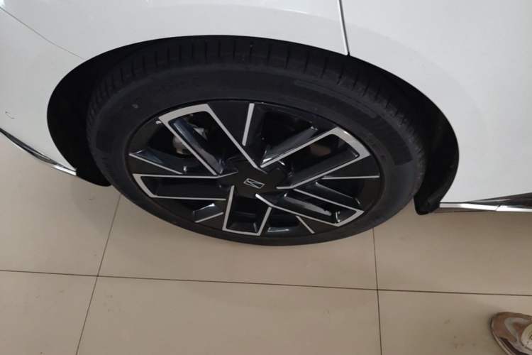 Used Avatr 06 2025 Ultra Pure Electric Edition Right Rear Wheel Hub