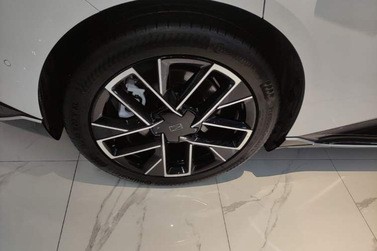 Used Avatr 06 2025 Ultra Pure Electric Edition Right Rear Wheel Hub