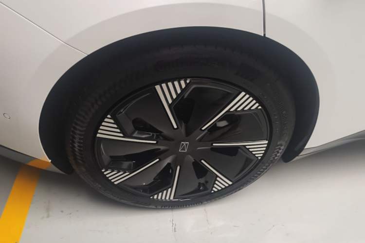 Used Avatr 06 2025 Pro Range-Extended Edition Right Rear Wheel Hub