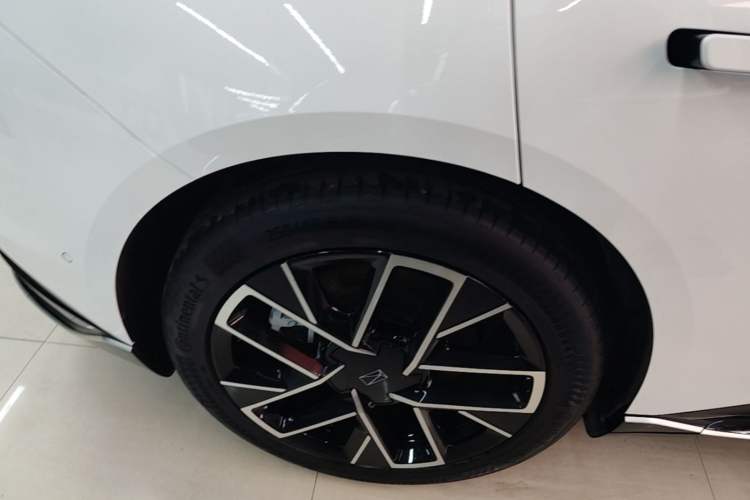 Used Avatr 06 2025 Ultra Pure Electric Edition Right Rear Wheel Hub