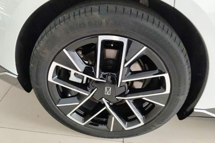 Used Avatr 06 2025 Ultra Pure Electric Edition Right Rear Wheel Hub