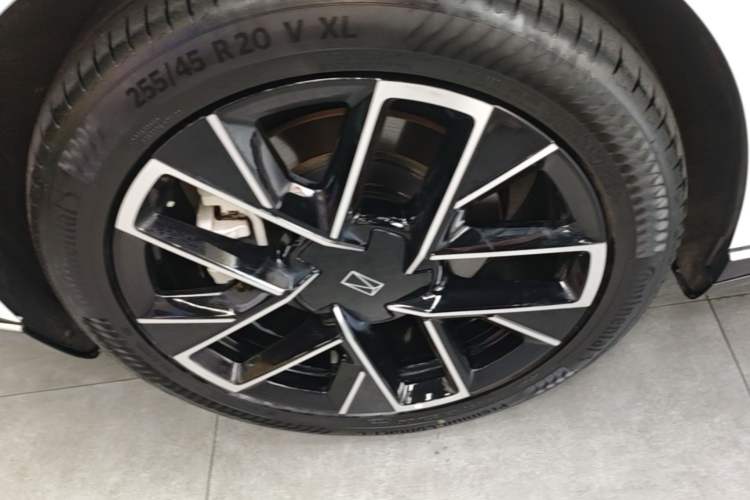 Used Avatr 06 2025 Ultra Pure Electric Edition Right Rear Wheel Hub