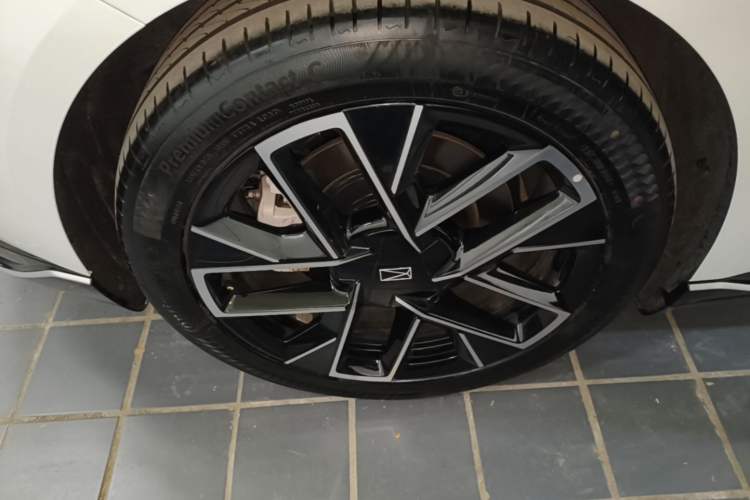 Used Avatr 06 2025 Ultra Pure Electric Edition Right Rear Wheel Hub