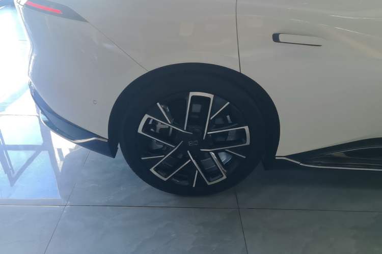 Used Avatr 06 2025 Ultra Pure Electric Edition Right Rear Wheel Hub