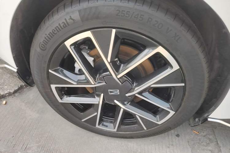 Used Avatr 06 2025 Ultra Pure Electric Edition Right Rear Wheel Hub