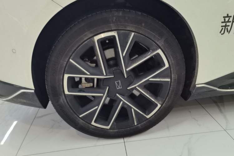 Used Avatr 06 2025 Ultra Pure Electric Edition Right Rear Wheel Hub