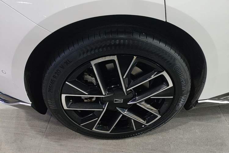 Used Avatr 06 2025 Ultra Pure Electric Edition Right Rear Wheel Hub