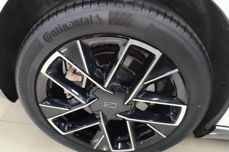 Used Avatr 06 2025 Ultra Pure Electric Edition Right Rear Wheel Hub