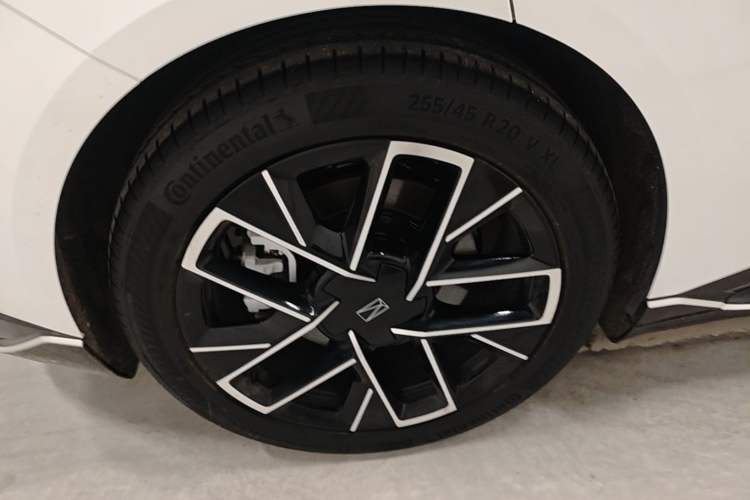 Used Avatr 06 2025 Ultra Pure Electric Edition Right Rear Wheel Hub