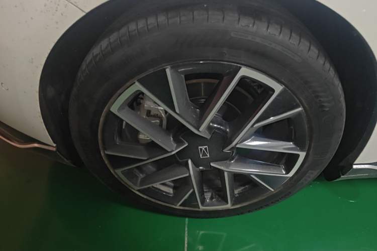 Used Avatr 06 2025 Max All-Electric Version Right Rear Wheel Hub