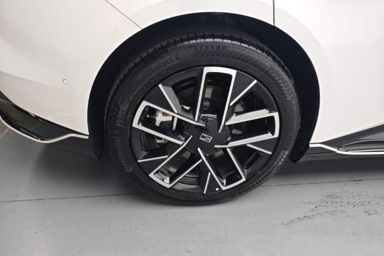 Used Avatr 06 2025 Ultra Pure Electric Edition Right Rear Wheel Hub