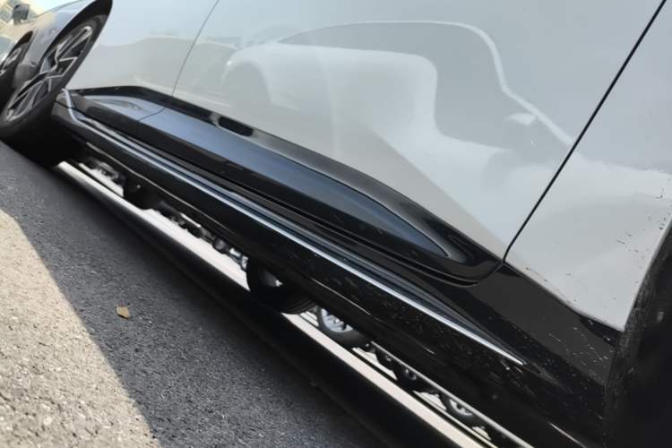 Used Avatr 06 2025 Max All-Electric Version Right Side Sill