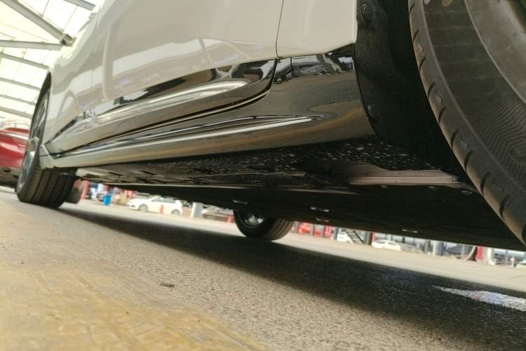 Used Avatr 06 2025 Ultra Pure Electric Edition Right Side Sill