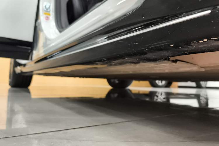 Used Avatr 06 2025 Ultra Pure Electric Edition Right Side Sill