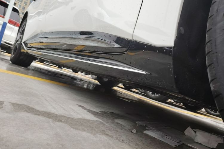 Used Avatr 06 2025 Ultra Pure Electric Edition Right Side Sill