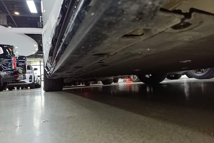 Used Avatr 06 2025 Ultra Pure Electric Edition Right Side Sill