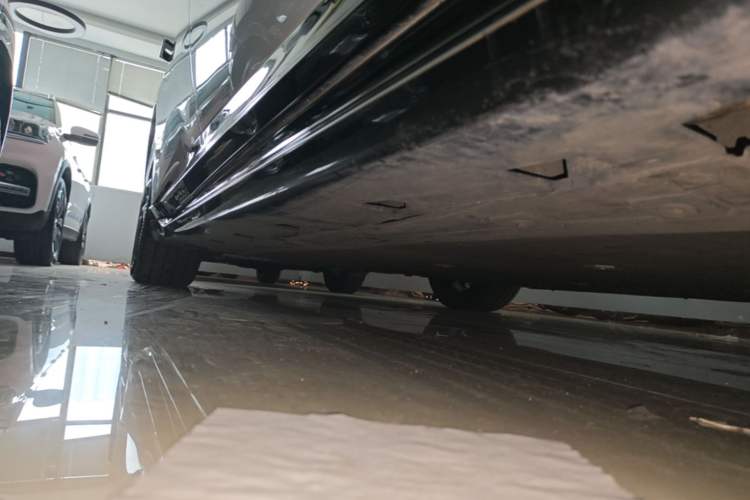 Used Avatr 06 2025 Ultra Pure Electric Edition Right Side Sill