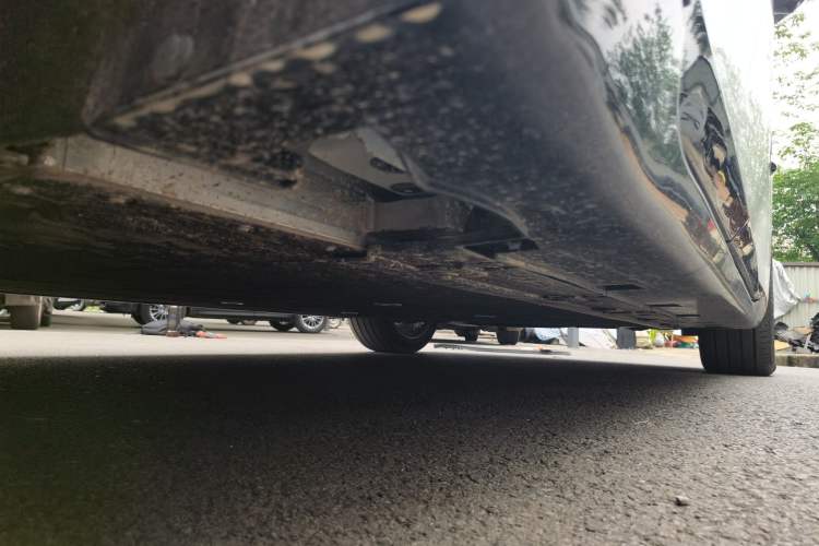Used Avatr 06 2025 Ultra Pure Electric Edition Right Side Sill