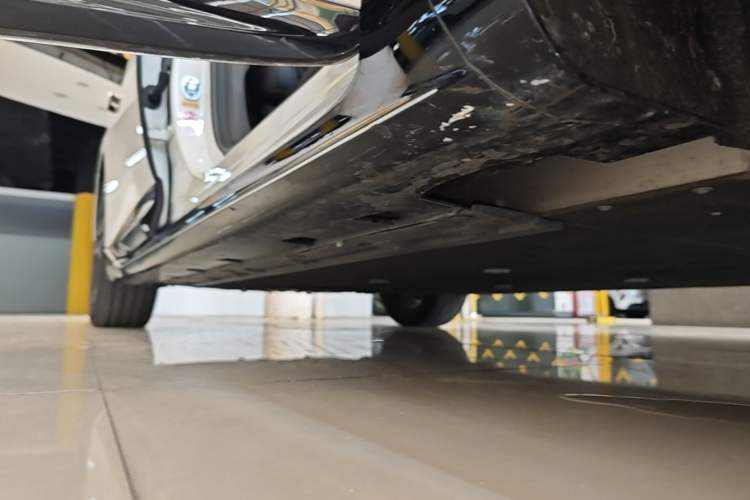 Used Avatr 06 2025 Ultra Pure Electric Edition Right Side Sill