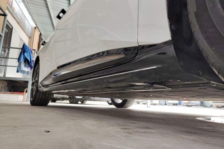 Used Avatr 06 2025 Ultra Pure Electric Edition Right Side Sill