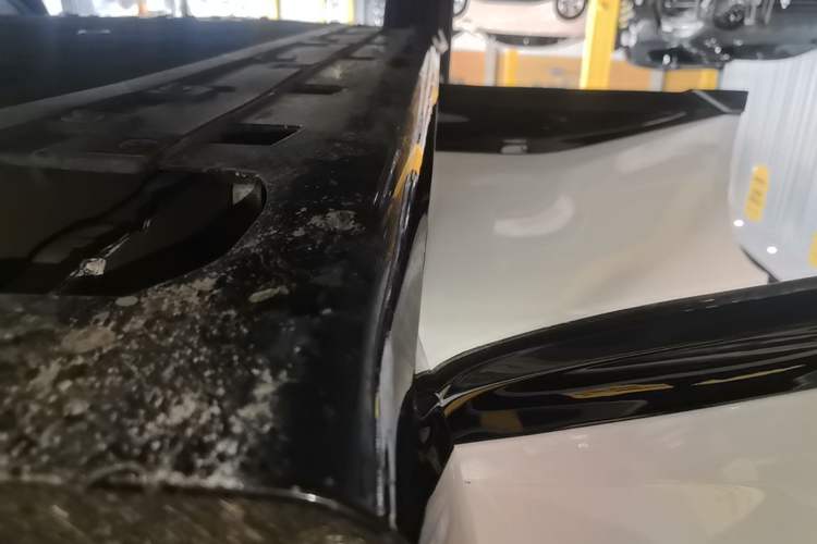 Used Avatr 06 2025 Ultra Pure Electric Edition Right Side Sill