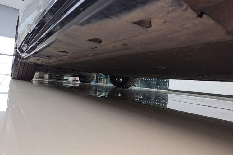 Used Avatr 06 2025 Ultra Pure Electric Edition Right Side Sill