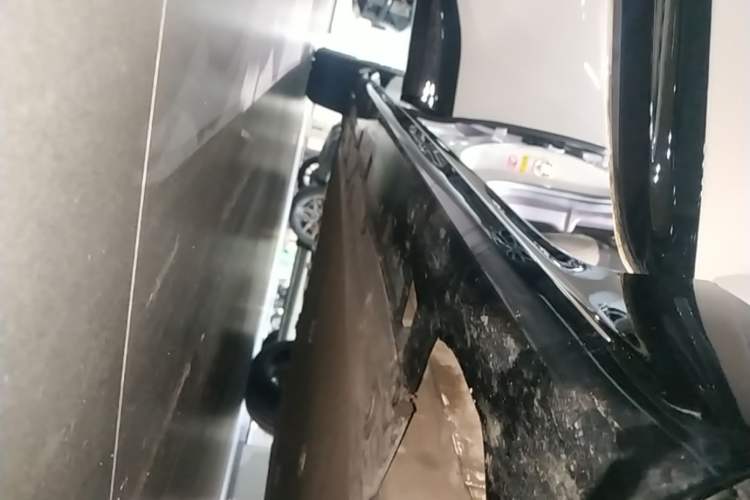 Used Avatr 06 2025 Ultra Pure Electric Edition Right Side Sill