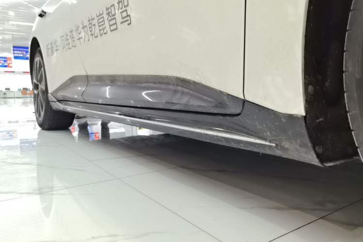 Used Avatr 06 2025 Ultra Pure Electric Edition Right Side Sill
