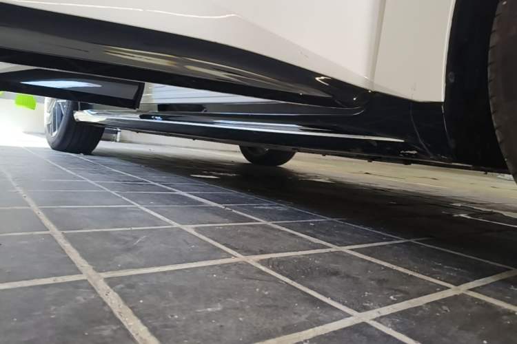 Used Avatr 06 2025 Ultra Pure Electric Edition Right Side Sill