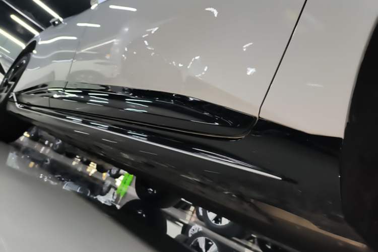 Used Avatr 06 2025 Ultra Pure Electric Edition Right Side Sill