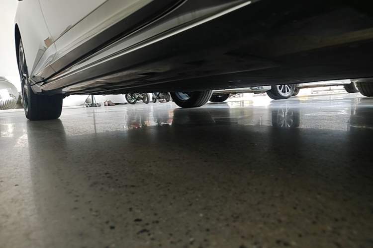Used Avatr 06 2025 Ultra Pure Electric Edition Right Side Sill
