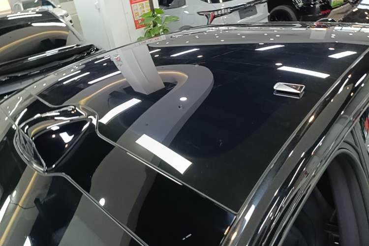 Used Avatr 06 2025 Ultra Pure Electric Edition Roof
