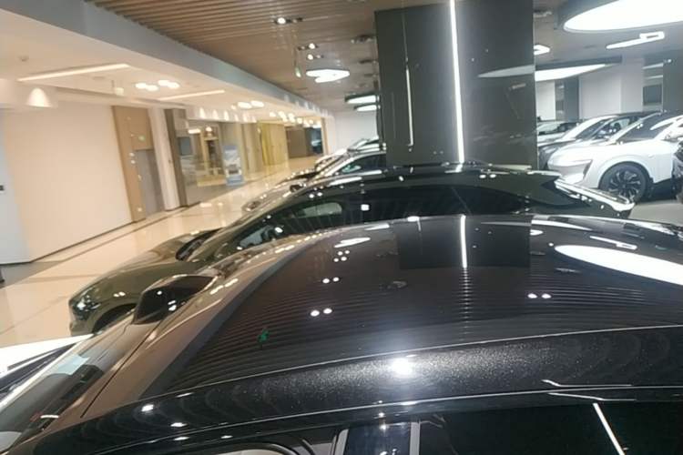 Used Avatr 06 2025 Ultra Pure Electric Edition Roof